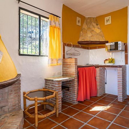 Amazing Cottage In Algatocin With Kitchen Exterior foto